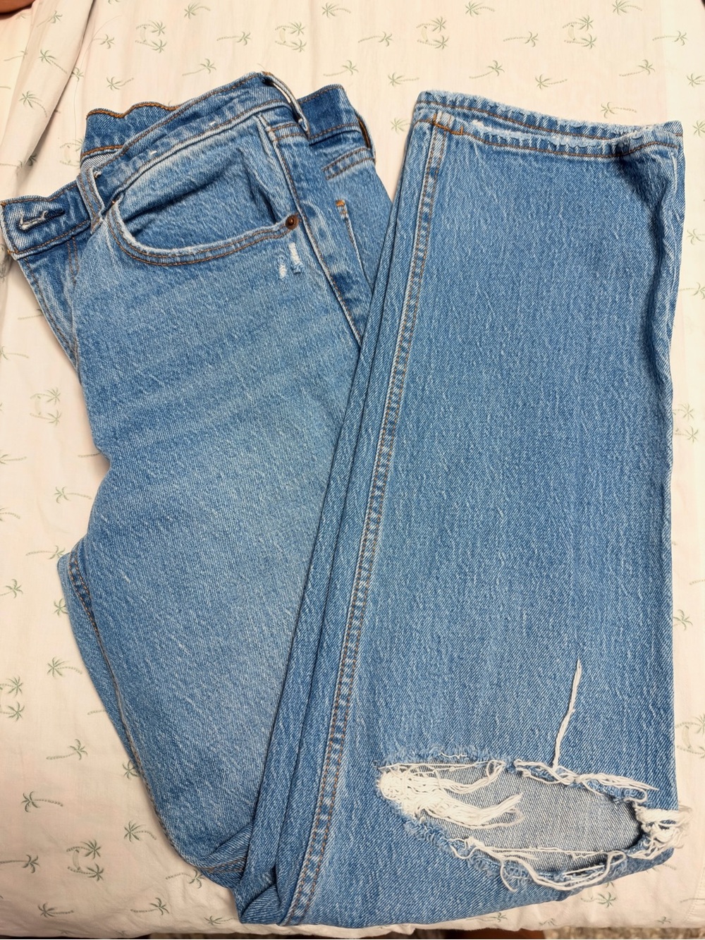Abercrombie The 90's Straight Mid Rise Ripped Jeans
